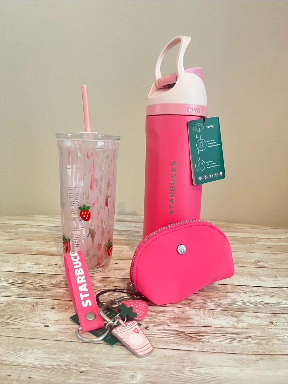 New Starbucks Bundle Strawberry Set🎀